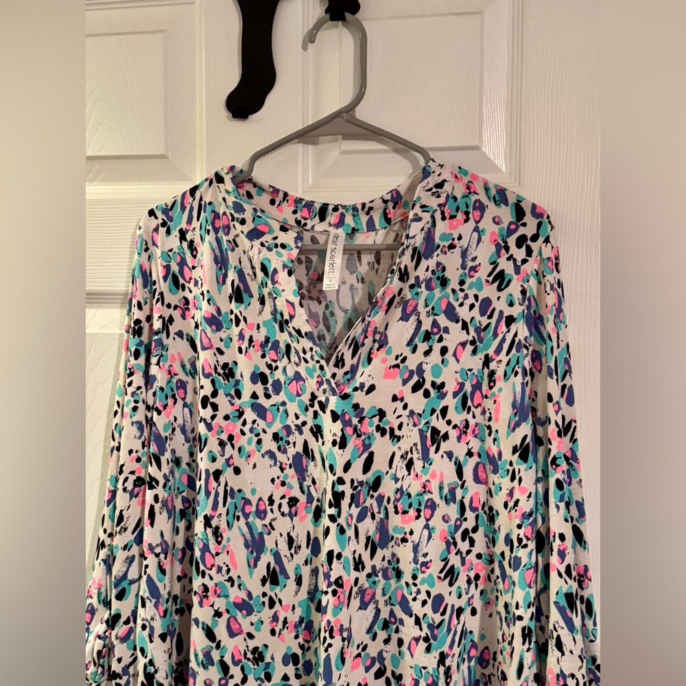 Colorful Printed V-Neck Top - Picture 3 of 5